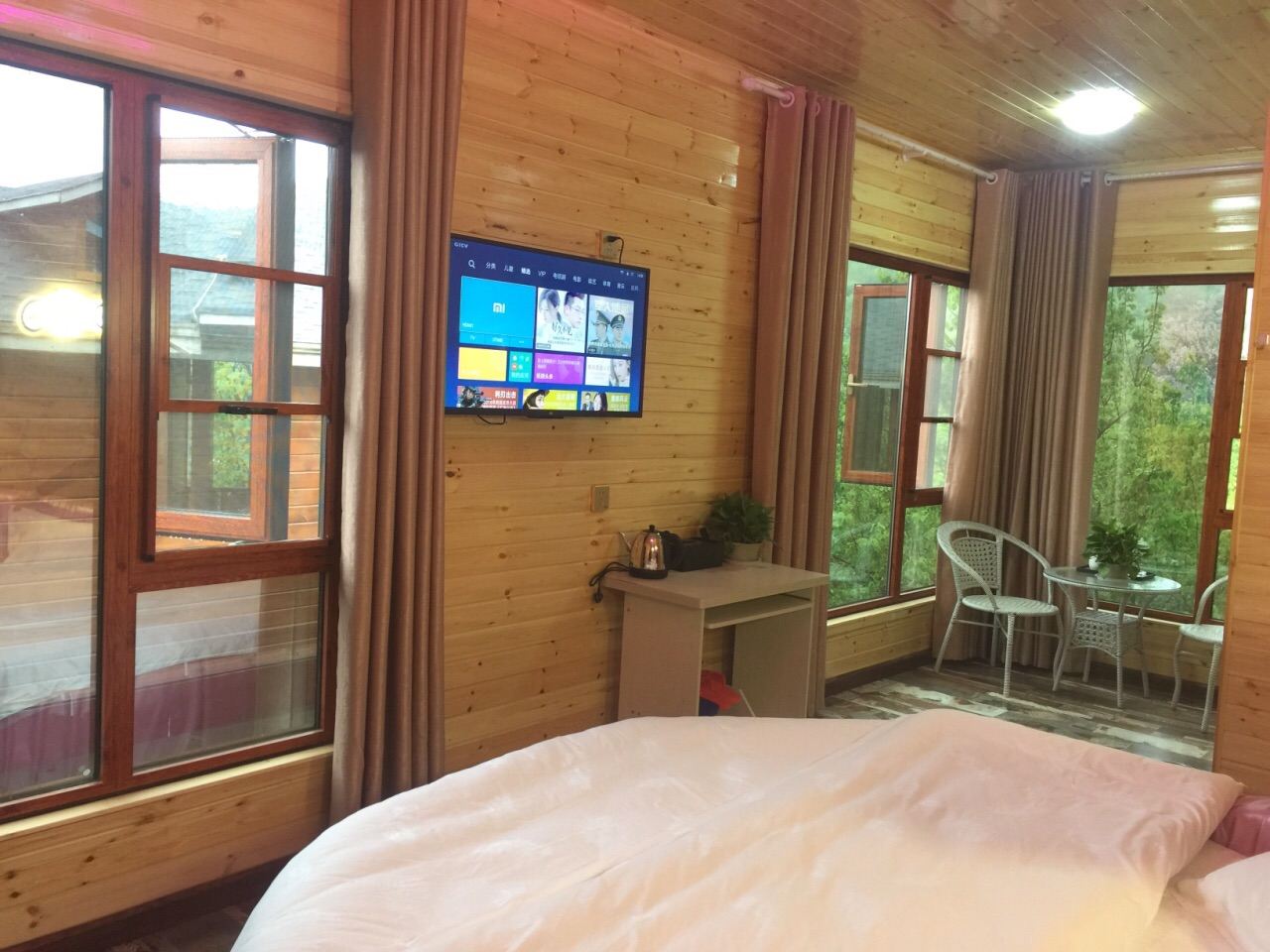 木屋阳光大床间