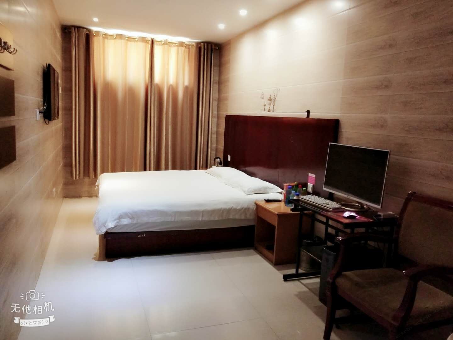 电脑大床房
