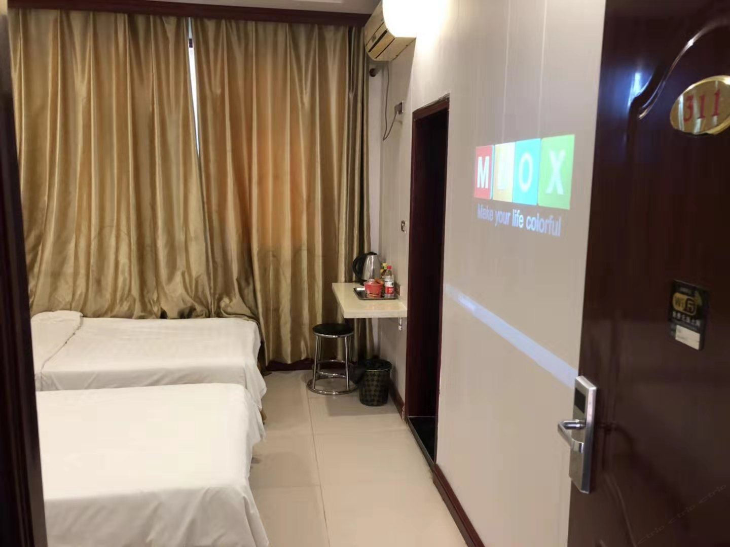 投影双床房