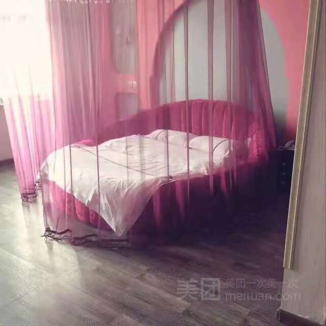 豪华圆床房