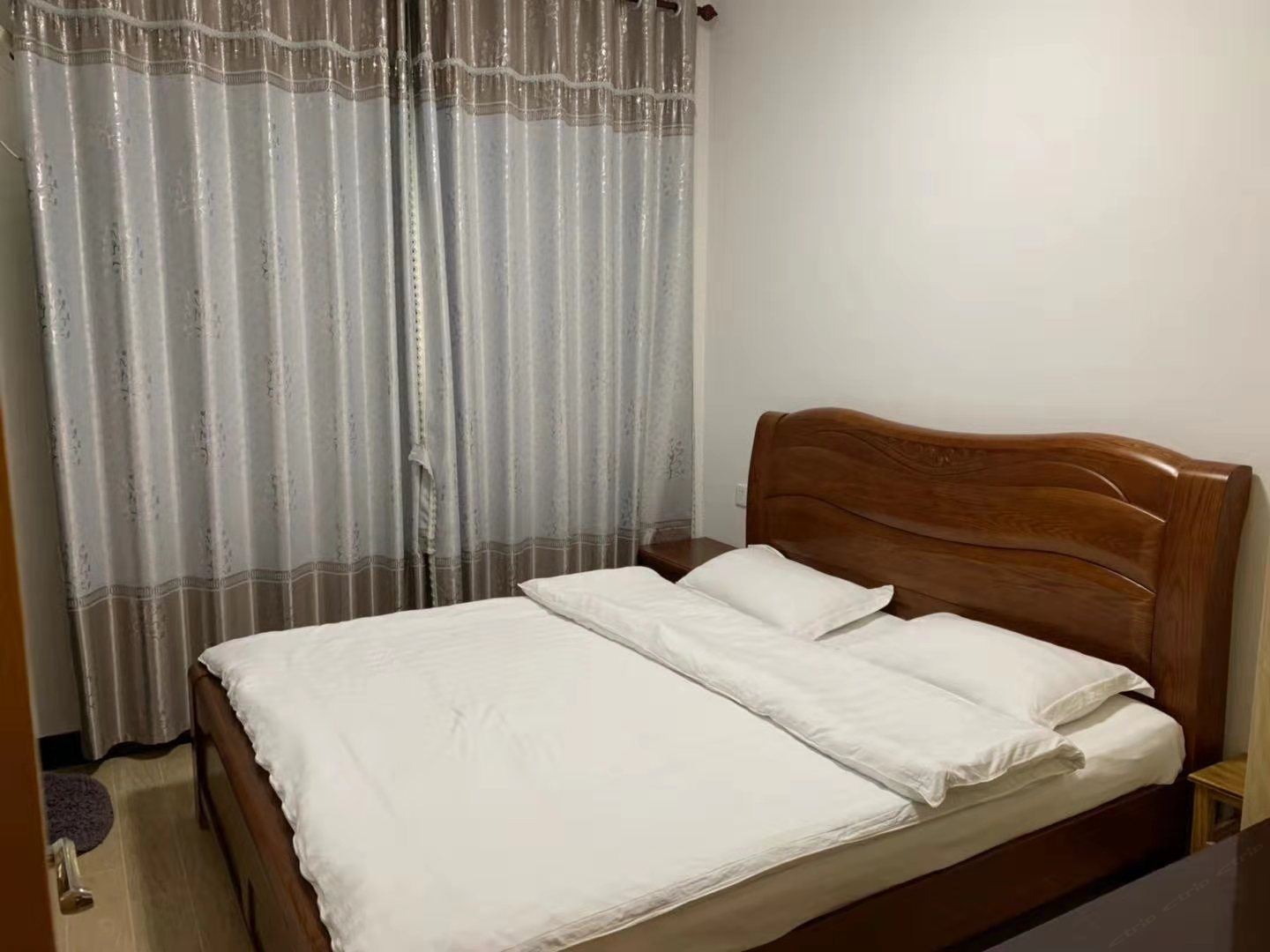经济大床房