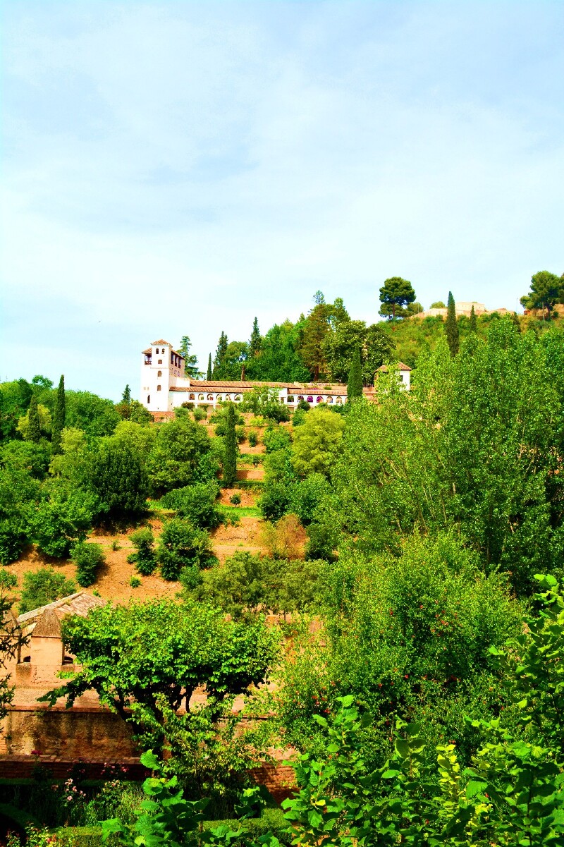 老年人去西班牙的格拉纳达旅游【途牛首发】。