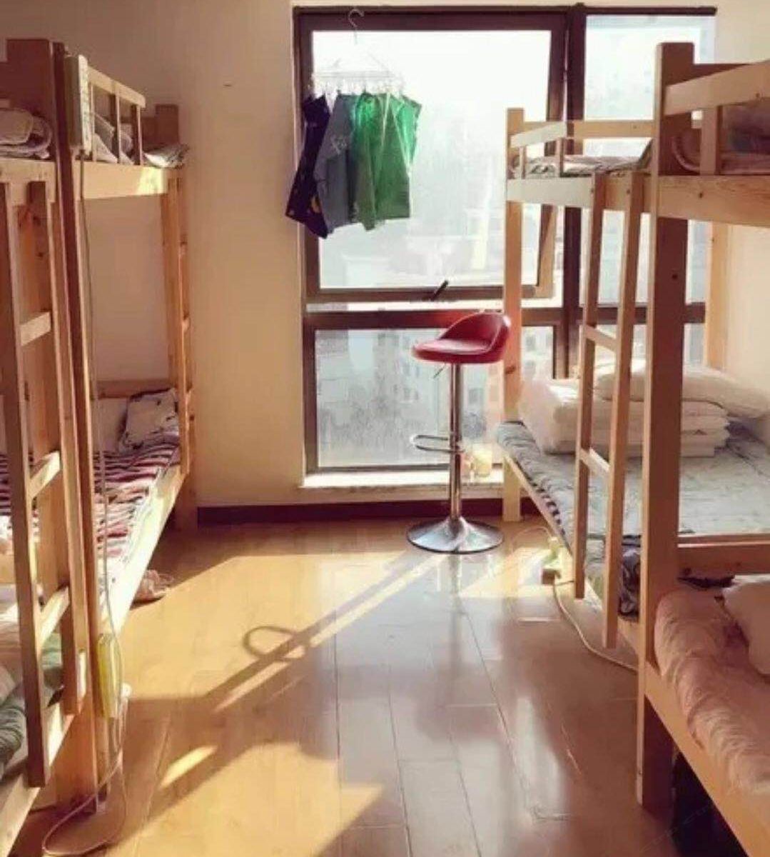 温馨八人间(床位)