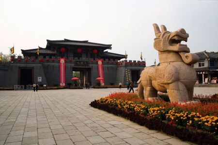 <南京-无锡-苏州-杭州-上海-5日游>游三国，水浒城，中山陵，苏式园林，东方明珠，外滩，0购物（当地参团）