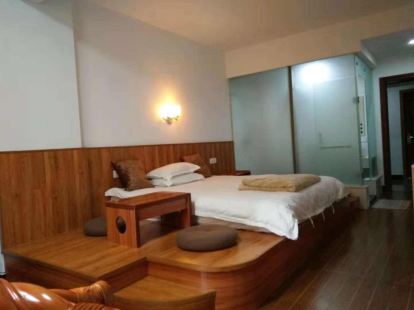 榻榻米大床房