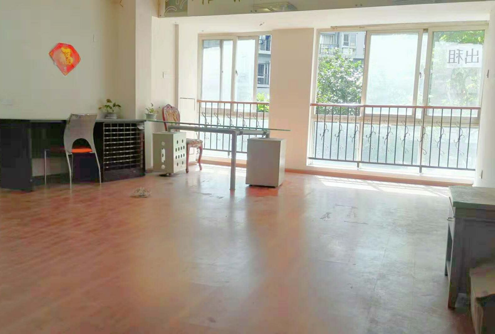 一室一厅大床房