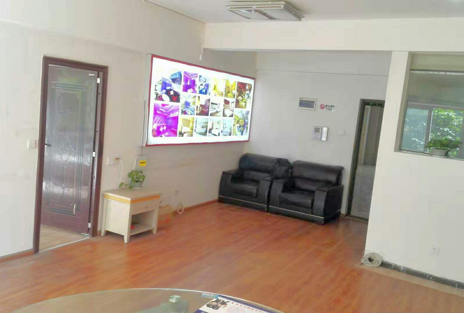 一室一厅大床房