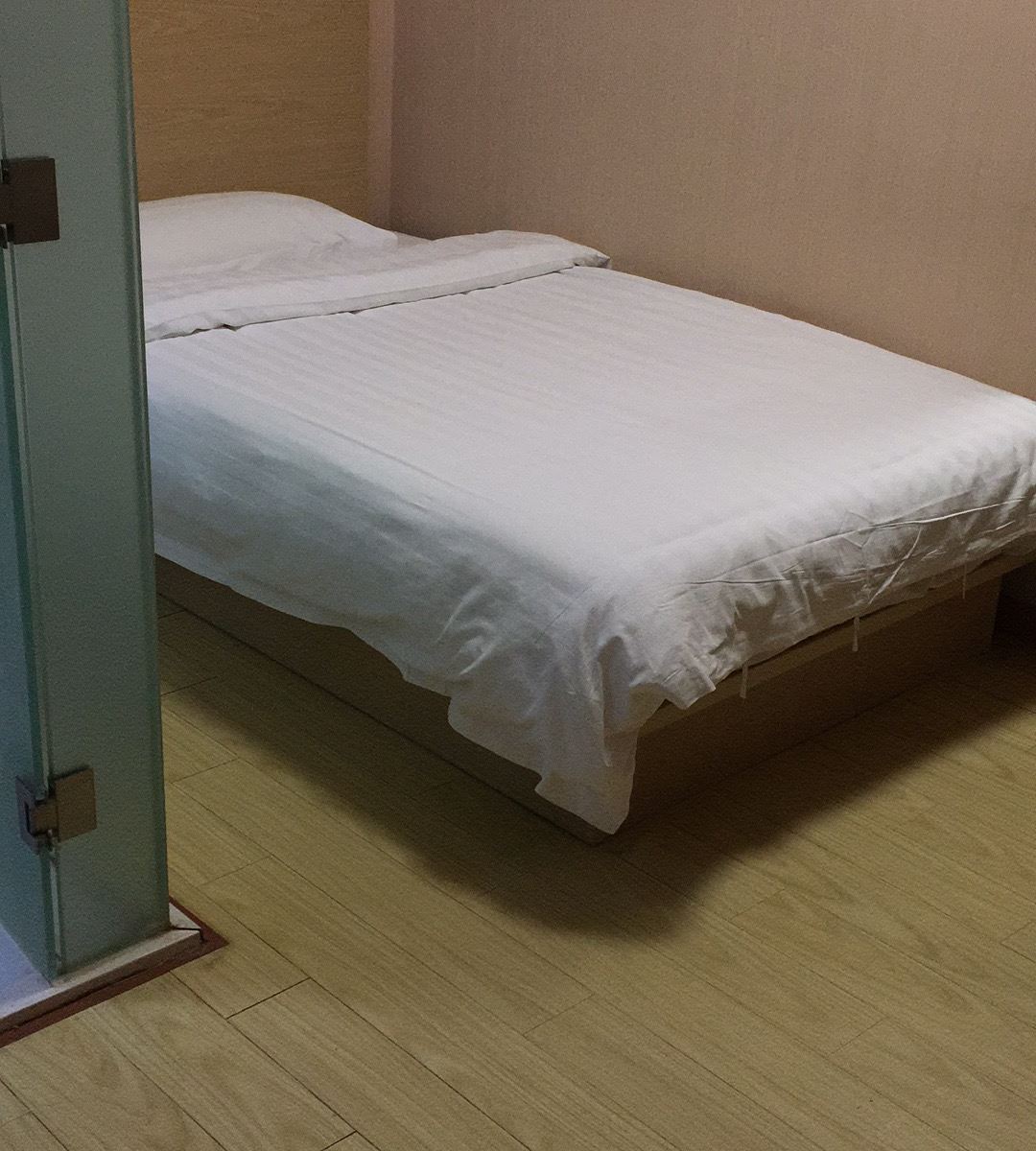 经济大床房(无窗)