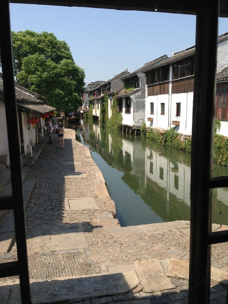 临水雕花大床房