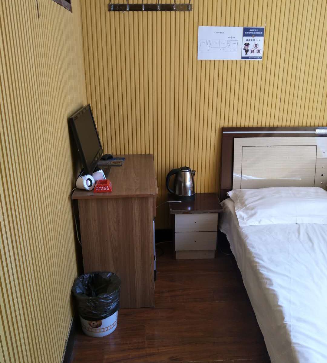 电脑大床间