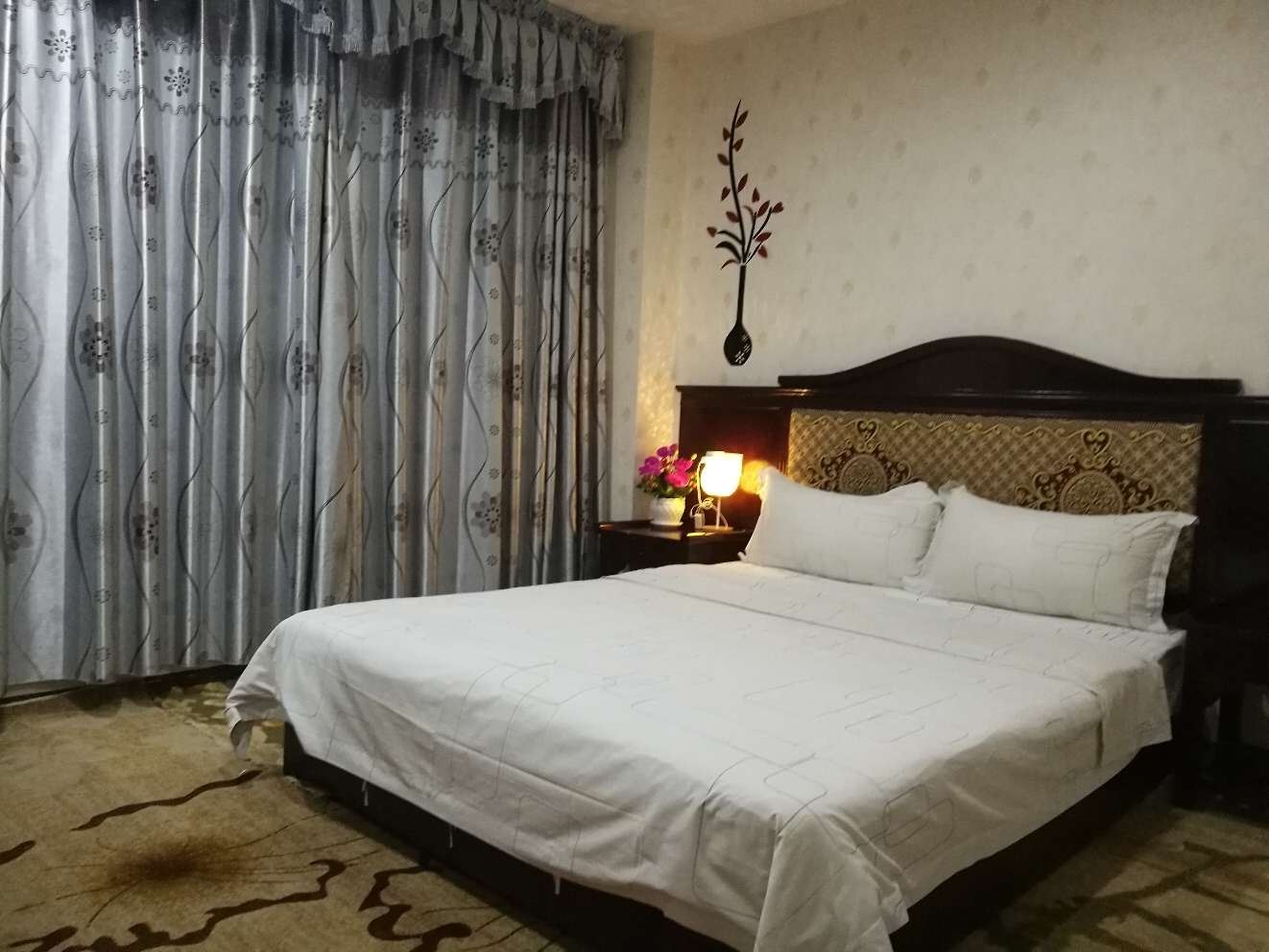 豪华大床房