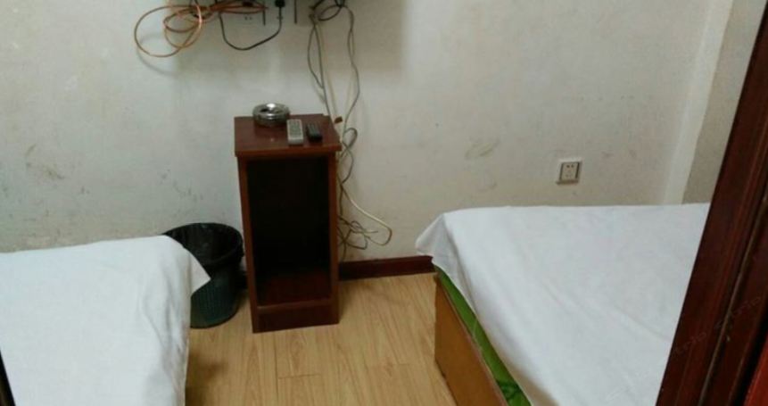 普通双床房(无窗)(公共卫浴)