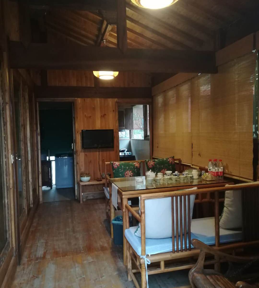 石塝悬屋