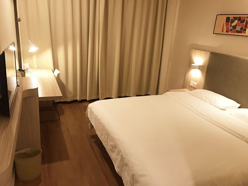 高级大床房