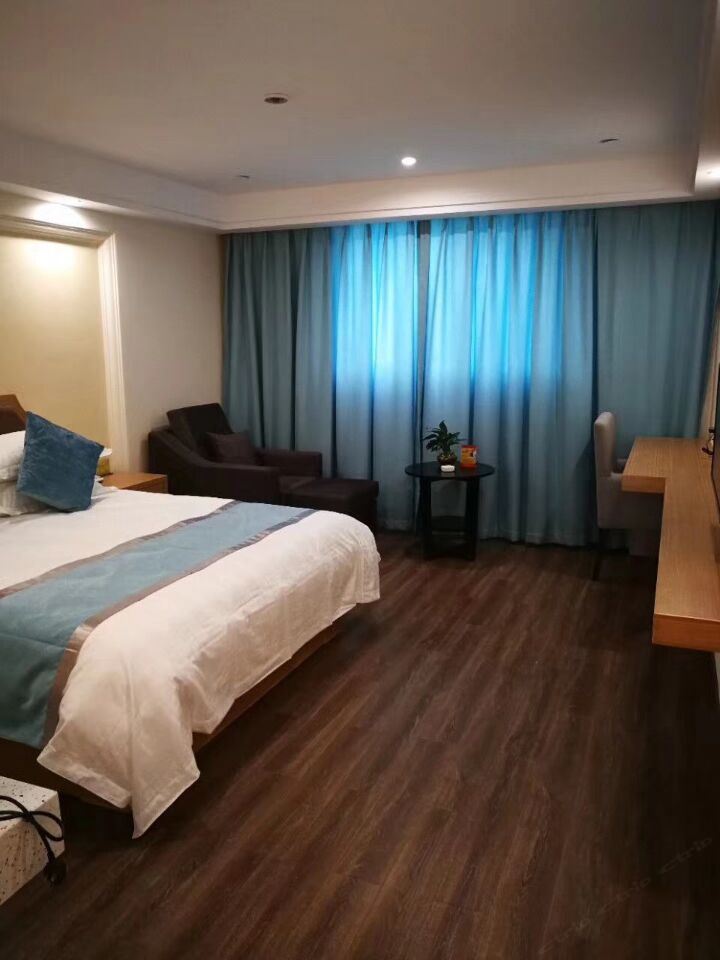 高级大床房