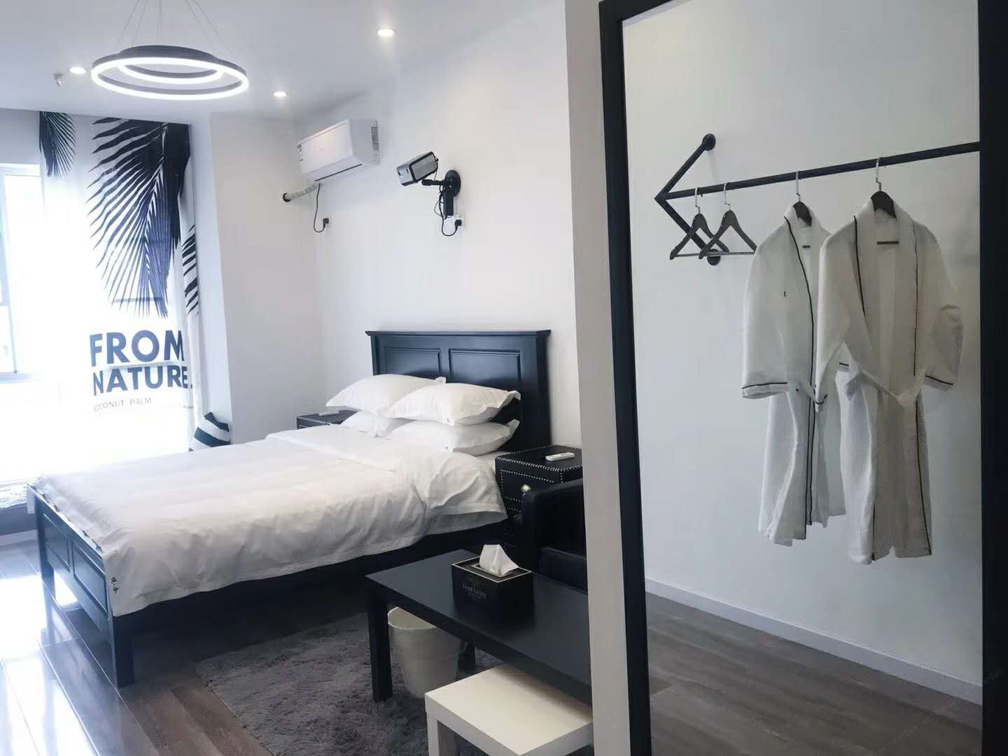 黑白格调江景大床房