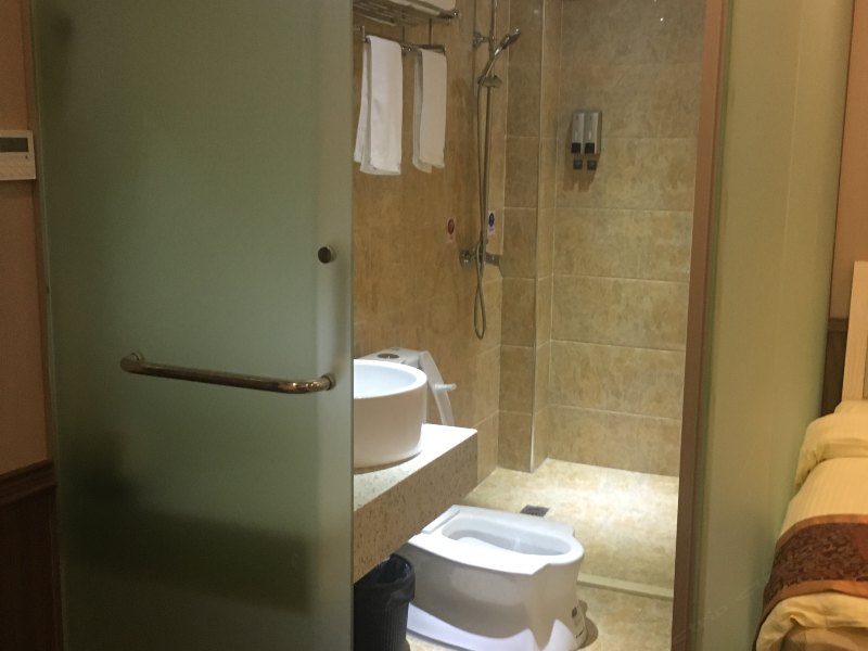 hotelPic