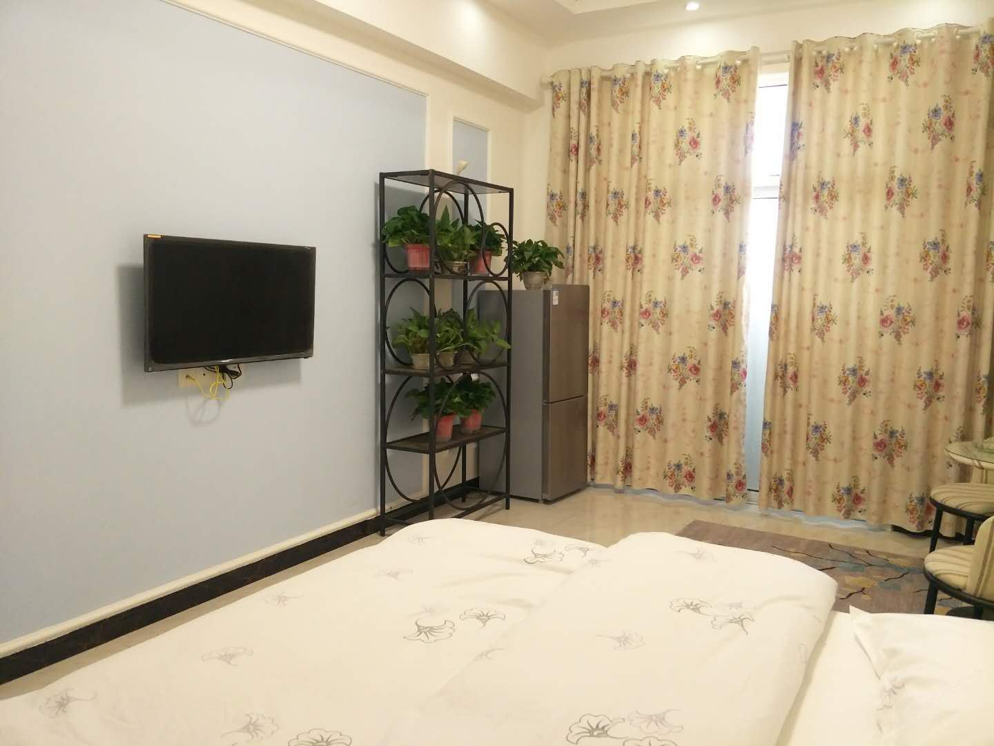 情侣大床房