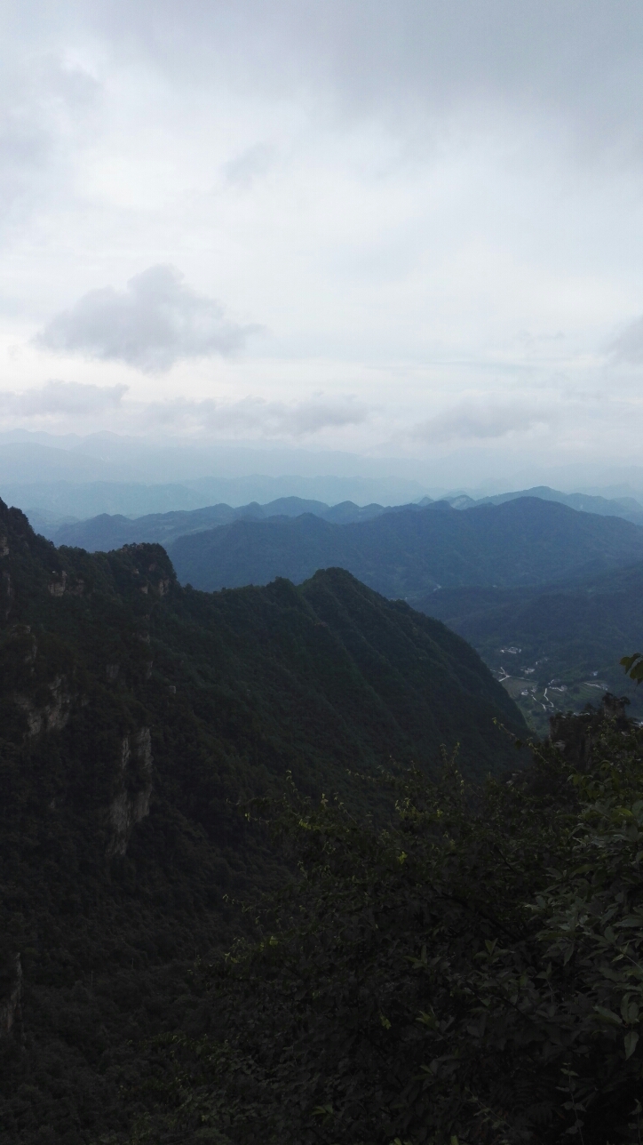 请问你们一个团多少人?