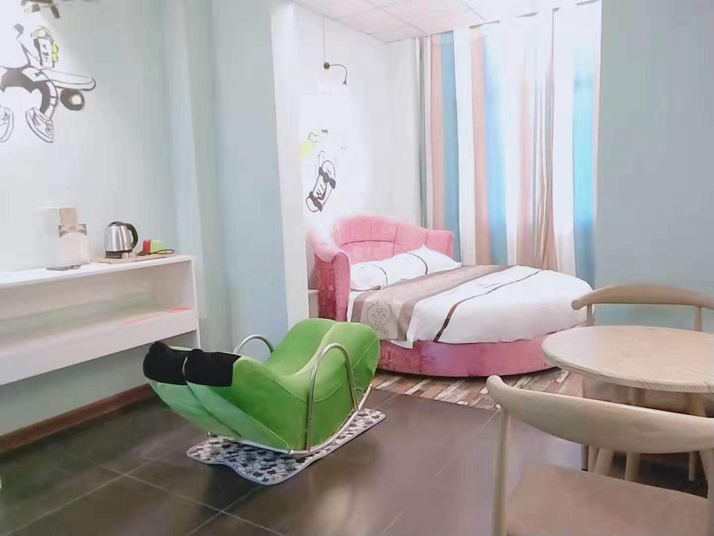 精品圆床房