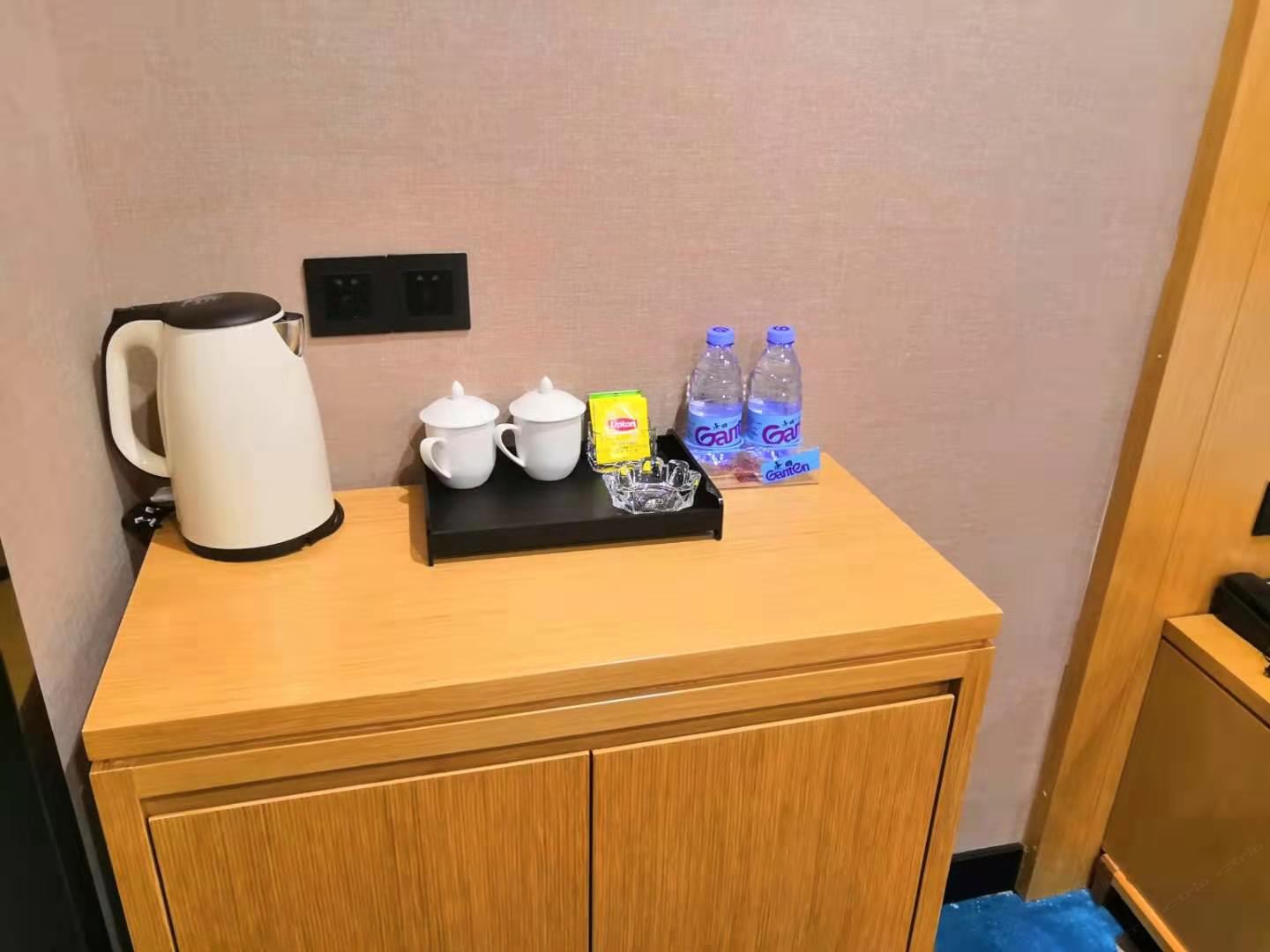 高级大床房(无窗)