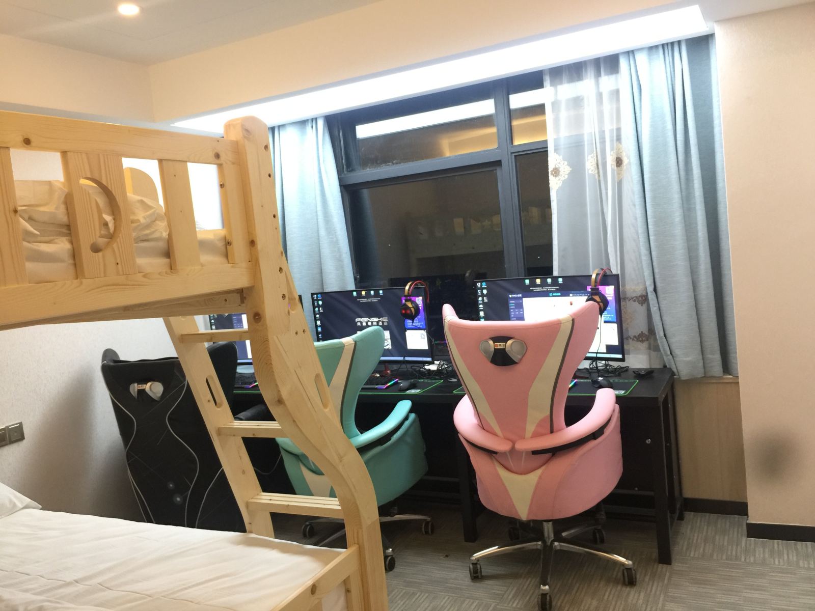 电竞三黑房