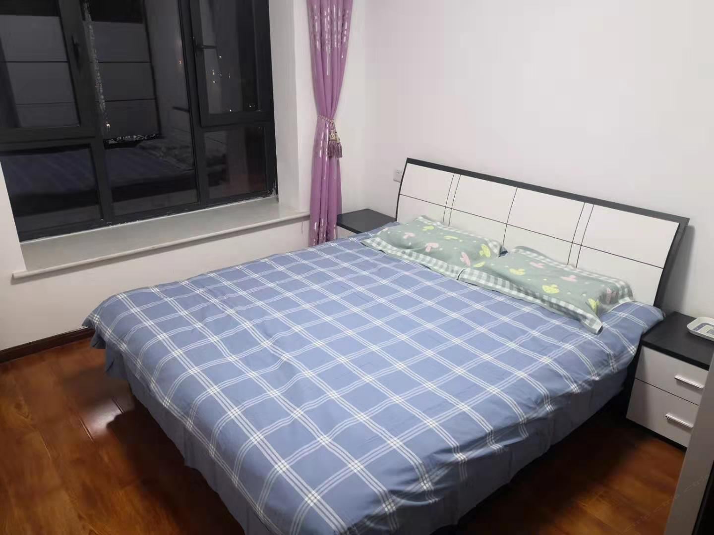 万科城市之光温馨大床房