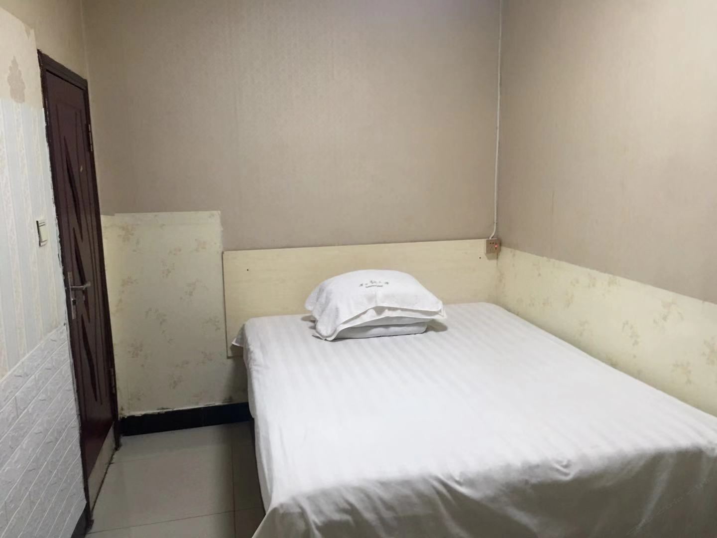 普通间(公共卫浴)