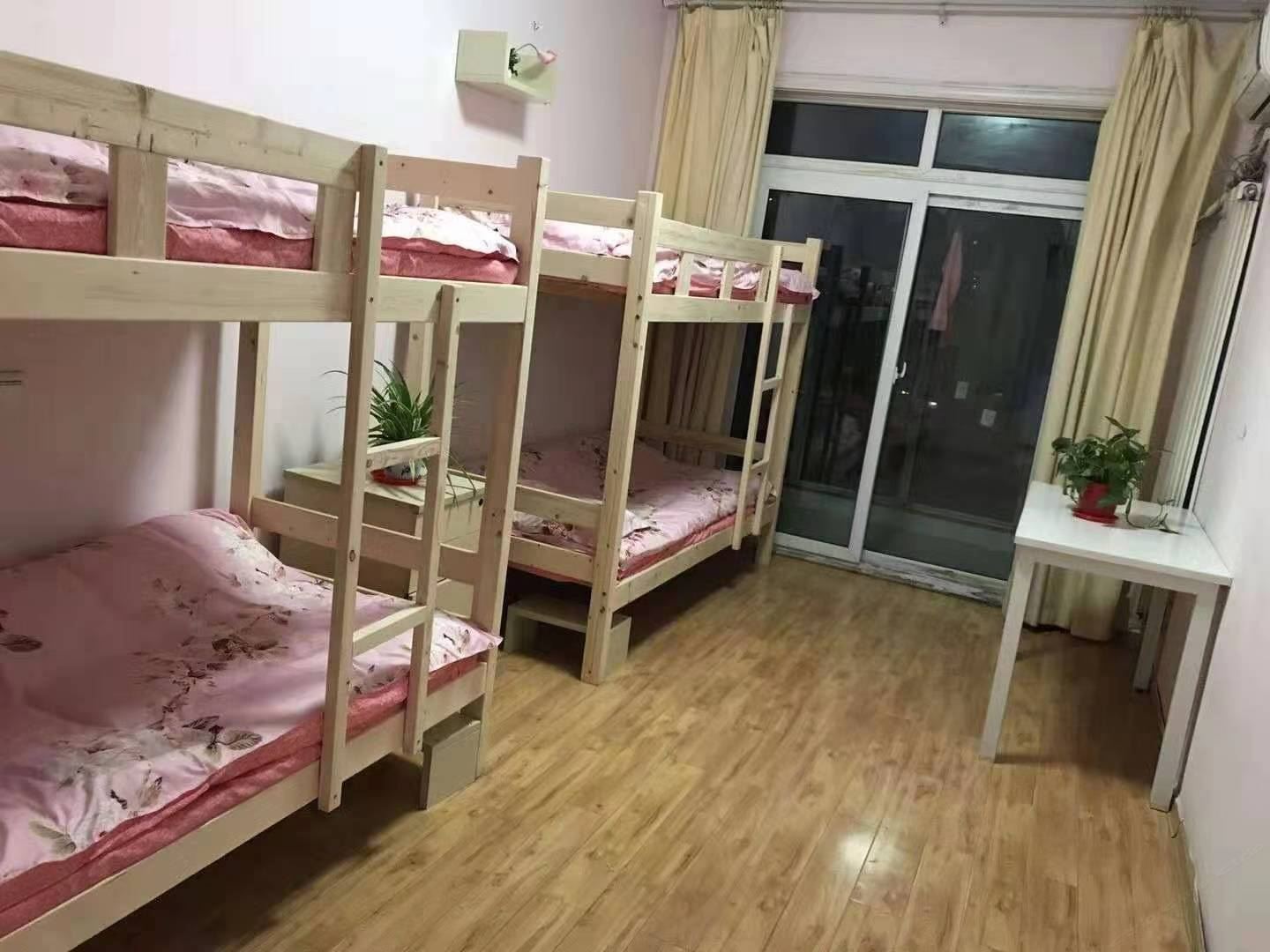 八人间(床位)(公共卫浴)