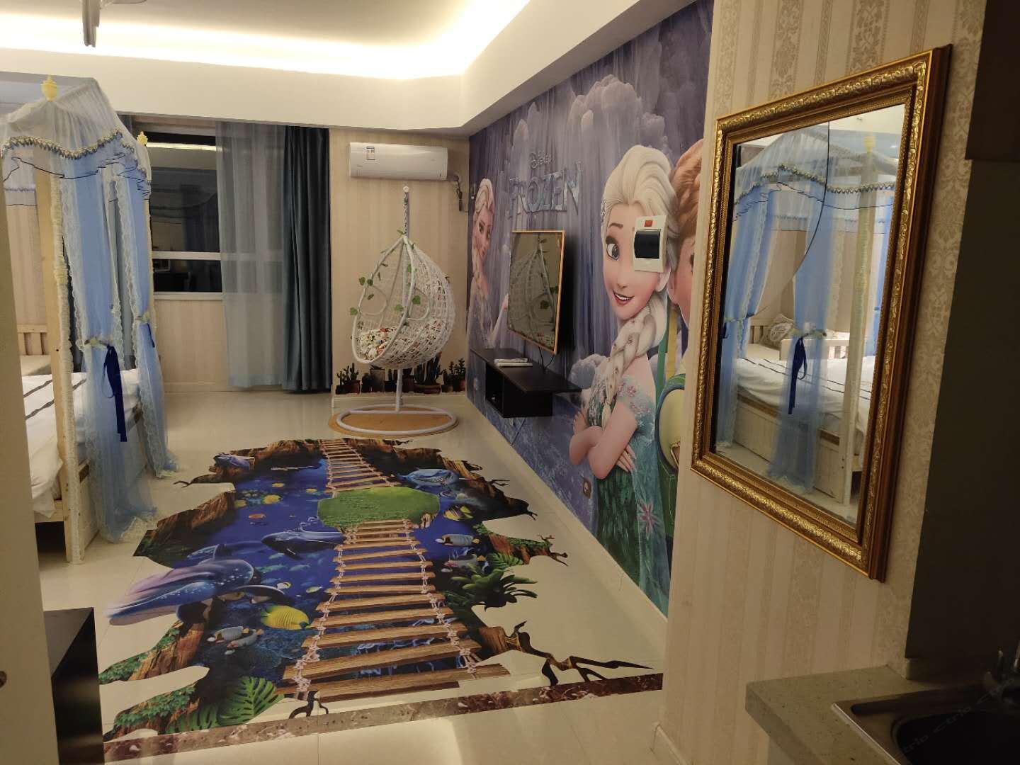 冰雪奇缘主题大床房