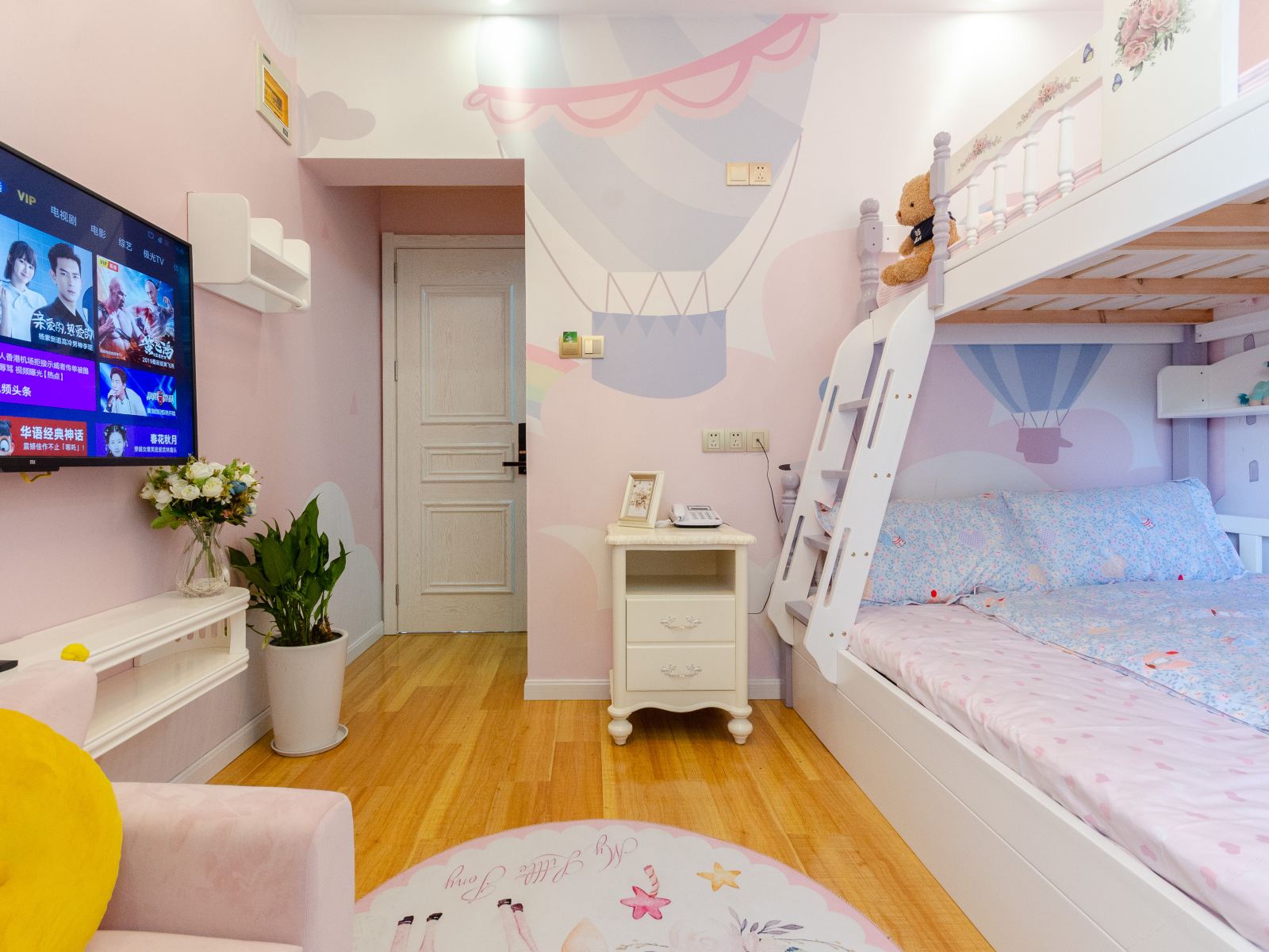 梦幻小屋高低床房
