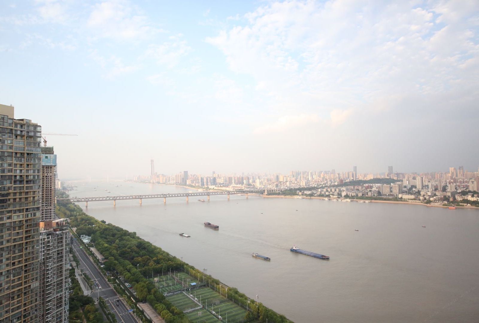 江景舒适大床房
