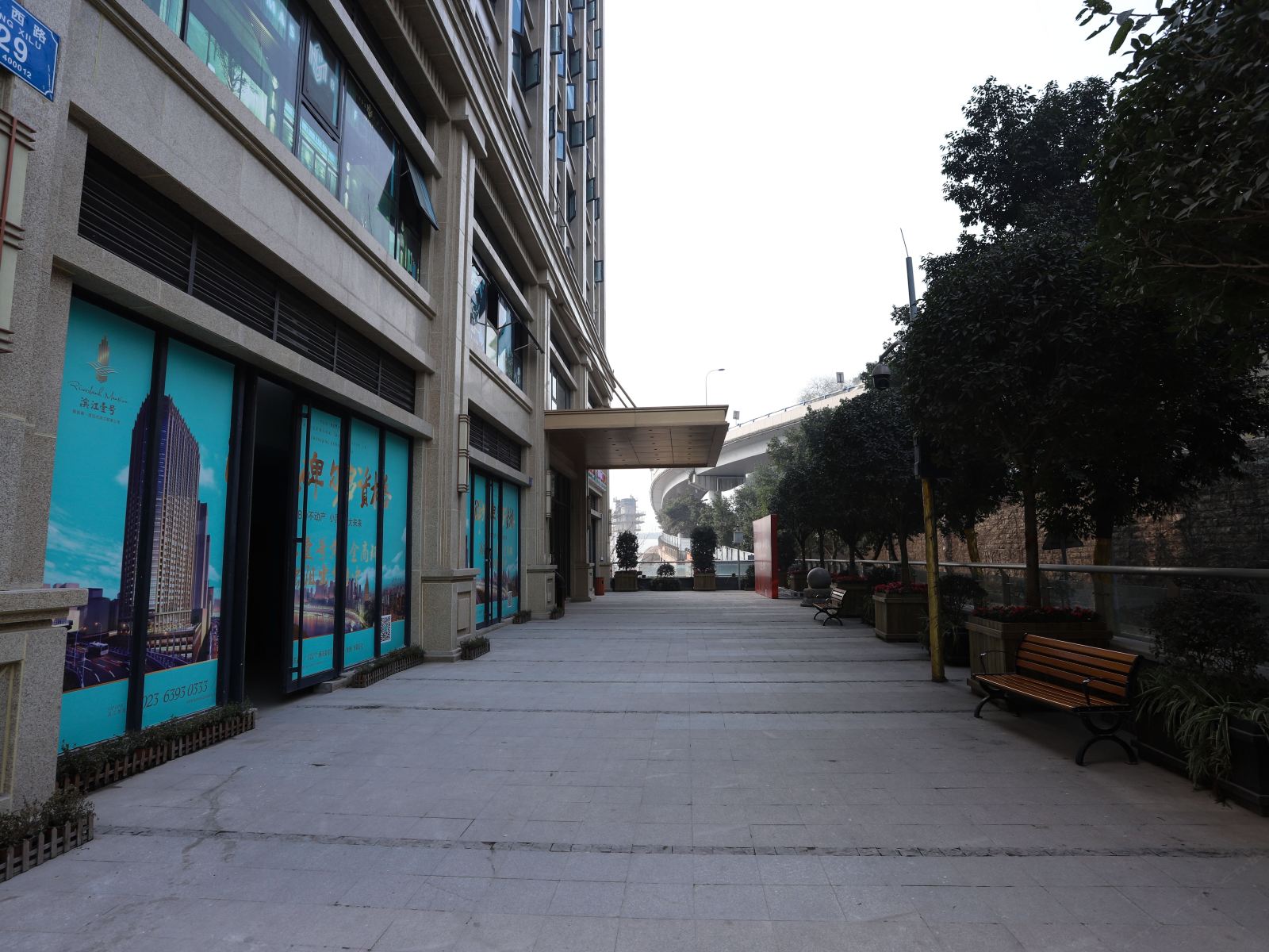 重庆利辰江景酒店