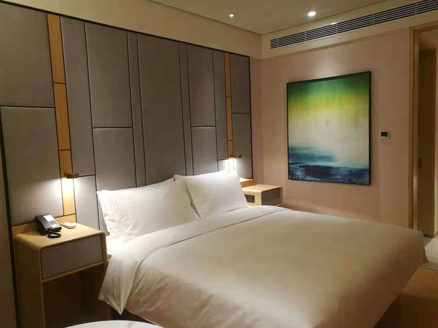 高级大床房