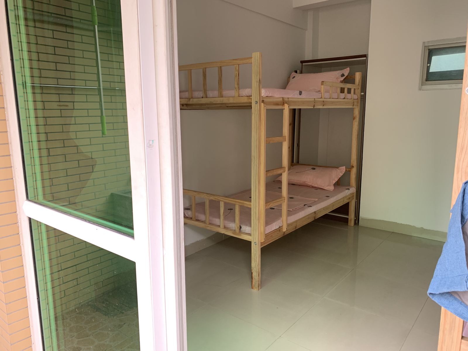 温馨四人间(床位)(公共卫浴)