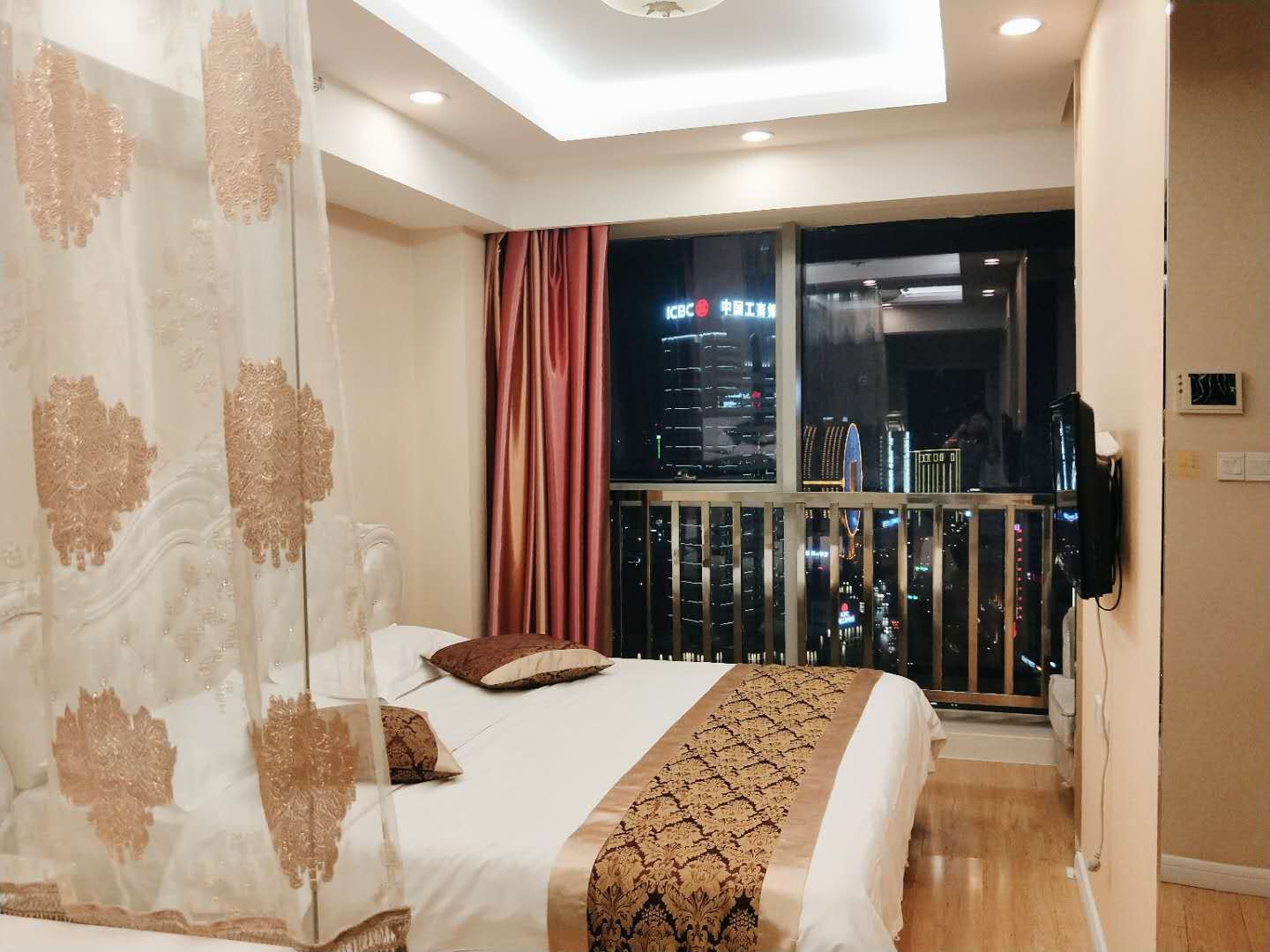 精品市景大床房