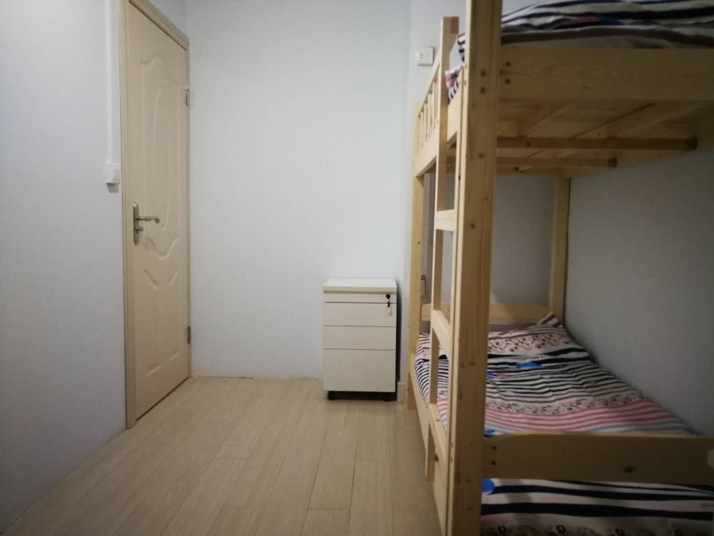 缘梦学霸四人间(床位)(公共卫浴)
