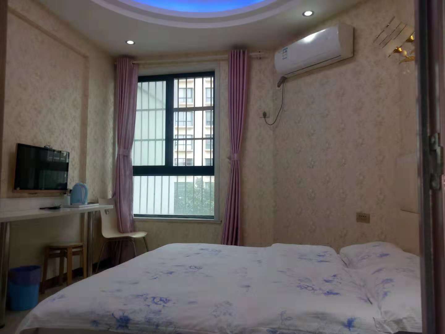 浪漫大床房