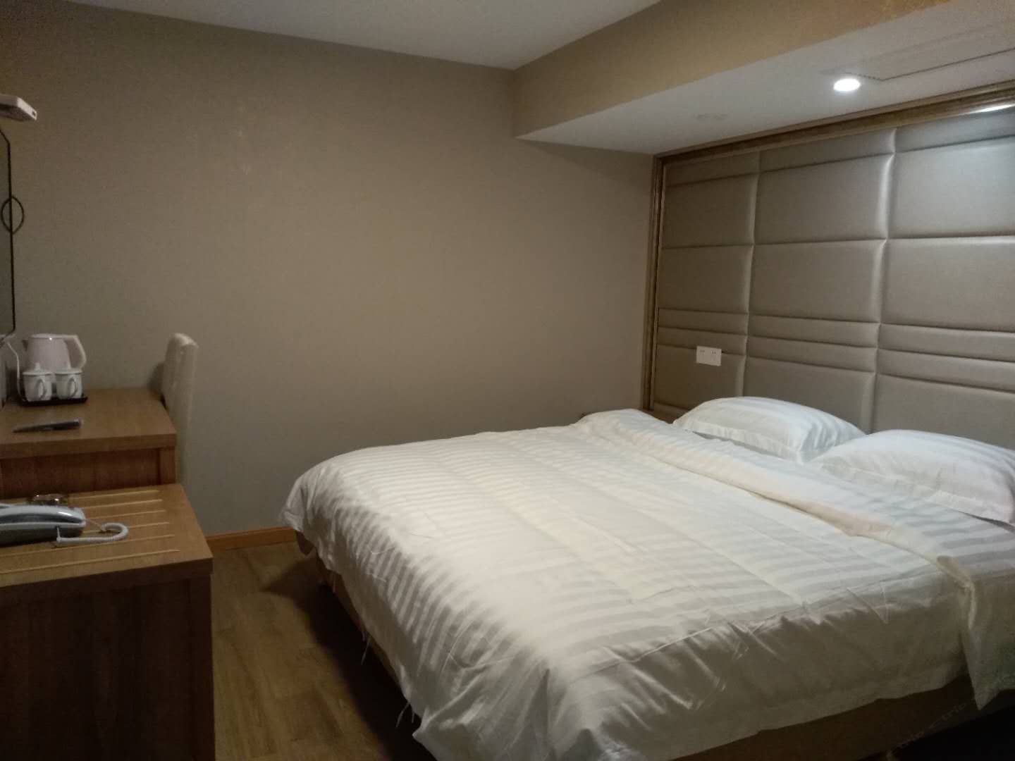 大床房(无窗)
