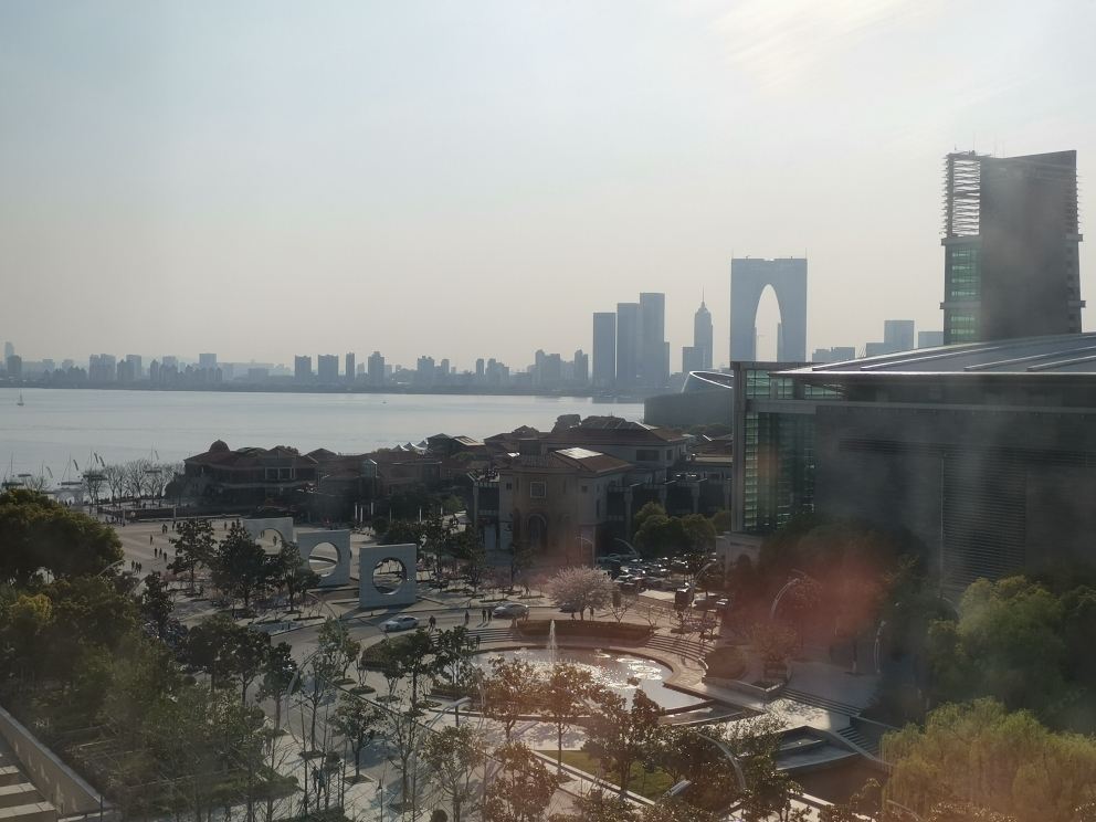 奢华湖景套房
