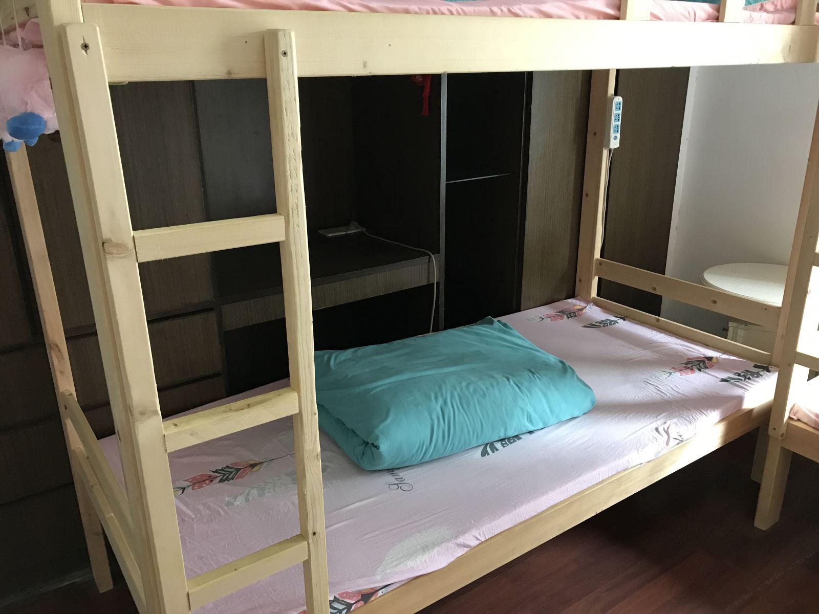 景观八人间(公共卫浴)(床位)
