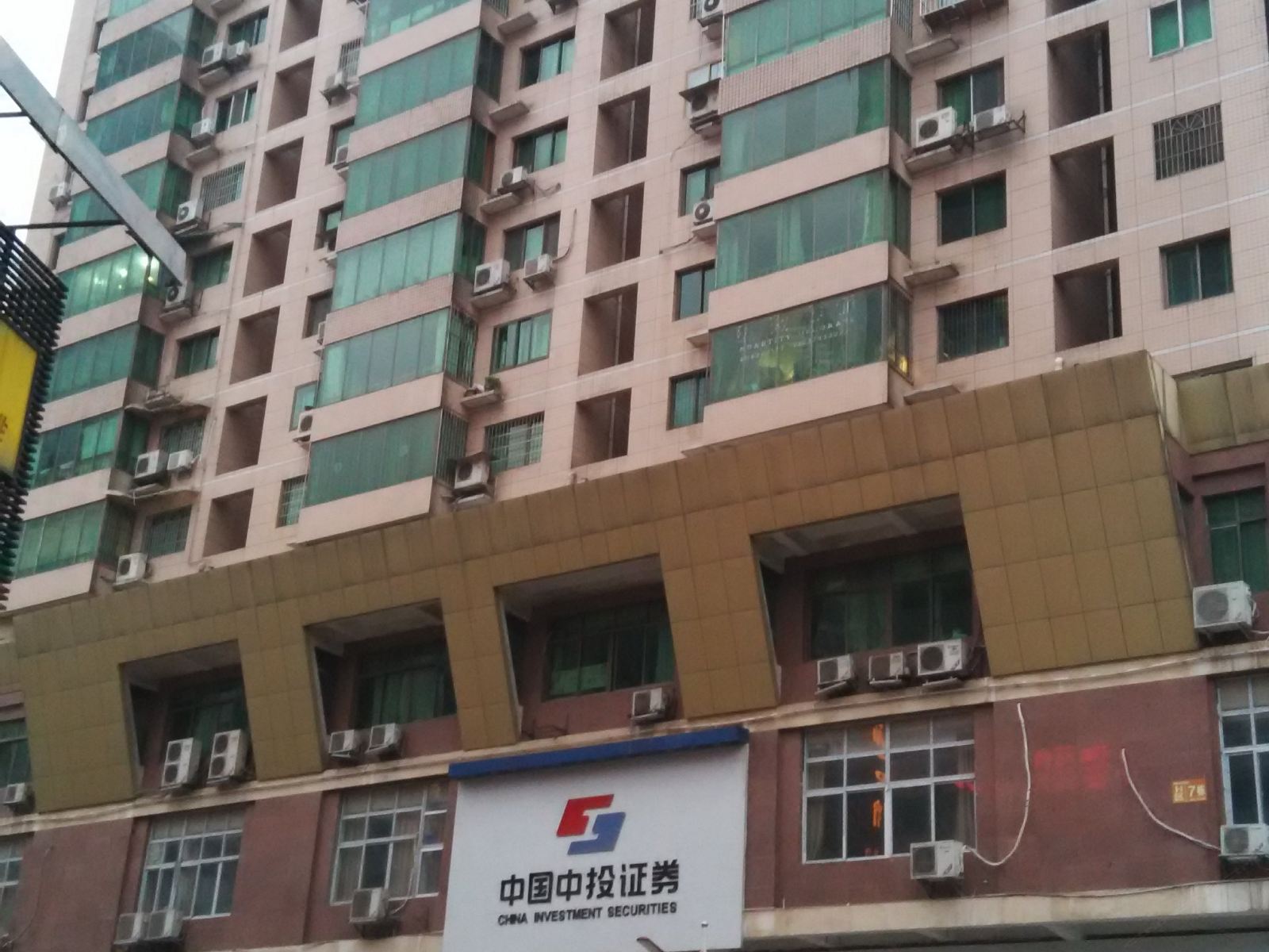 优格青年太空舱旅舍(贵阳护国路店)