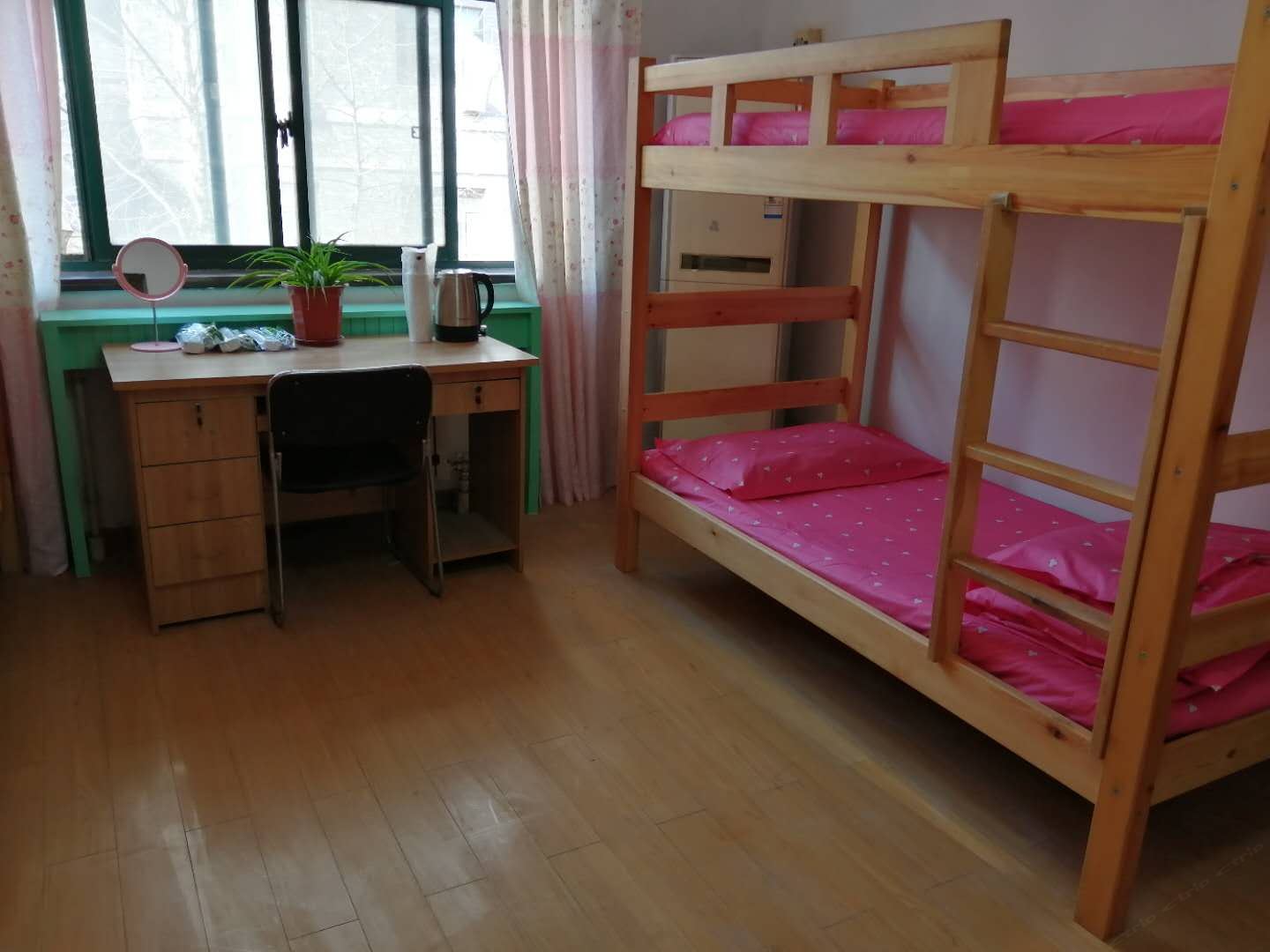 八人间(床位)(公共卫浴)