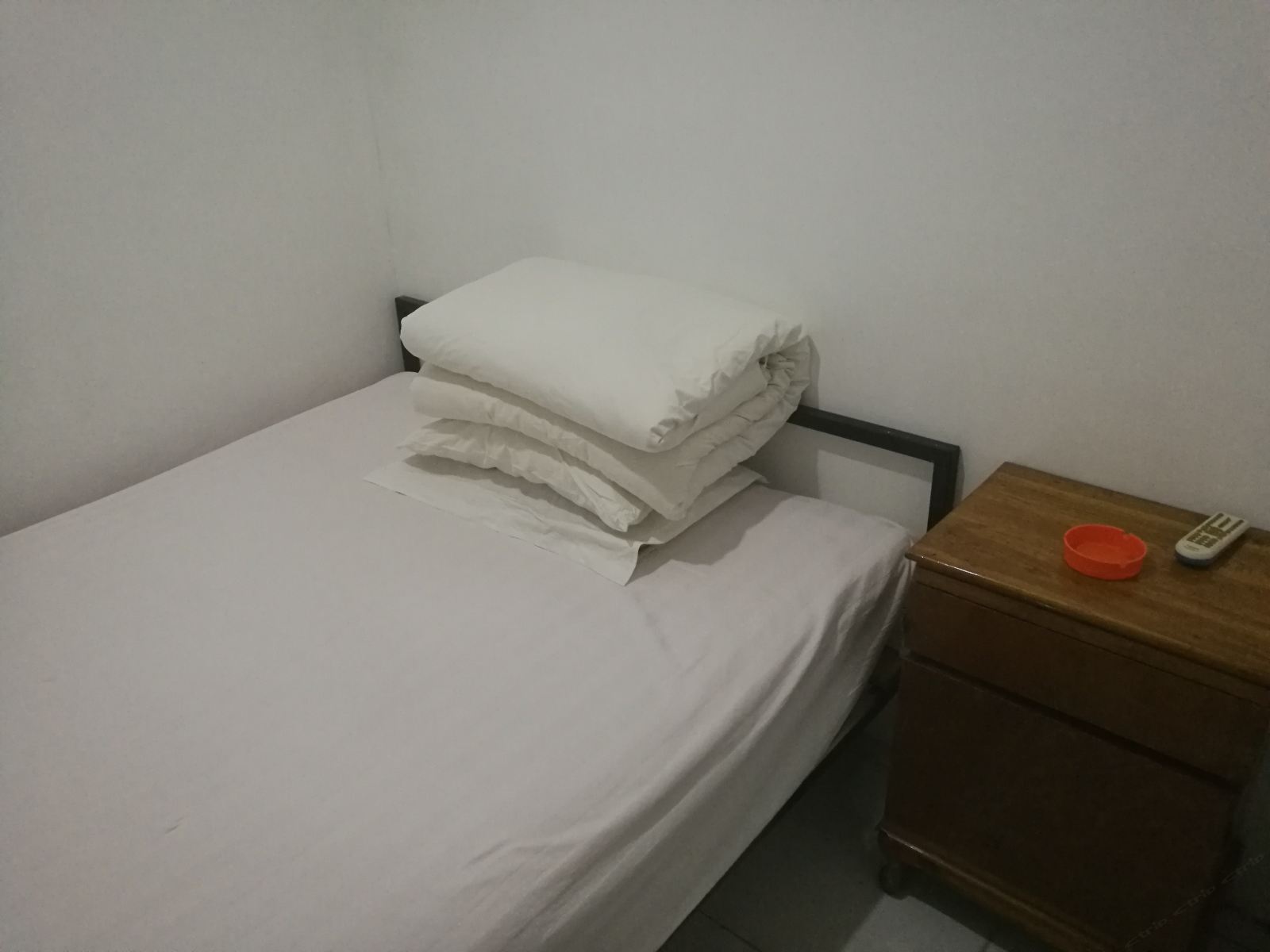 普通大床房(公共卫浴)