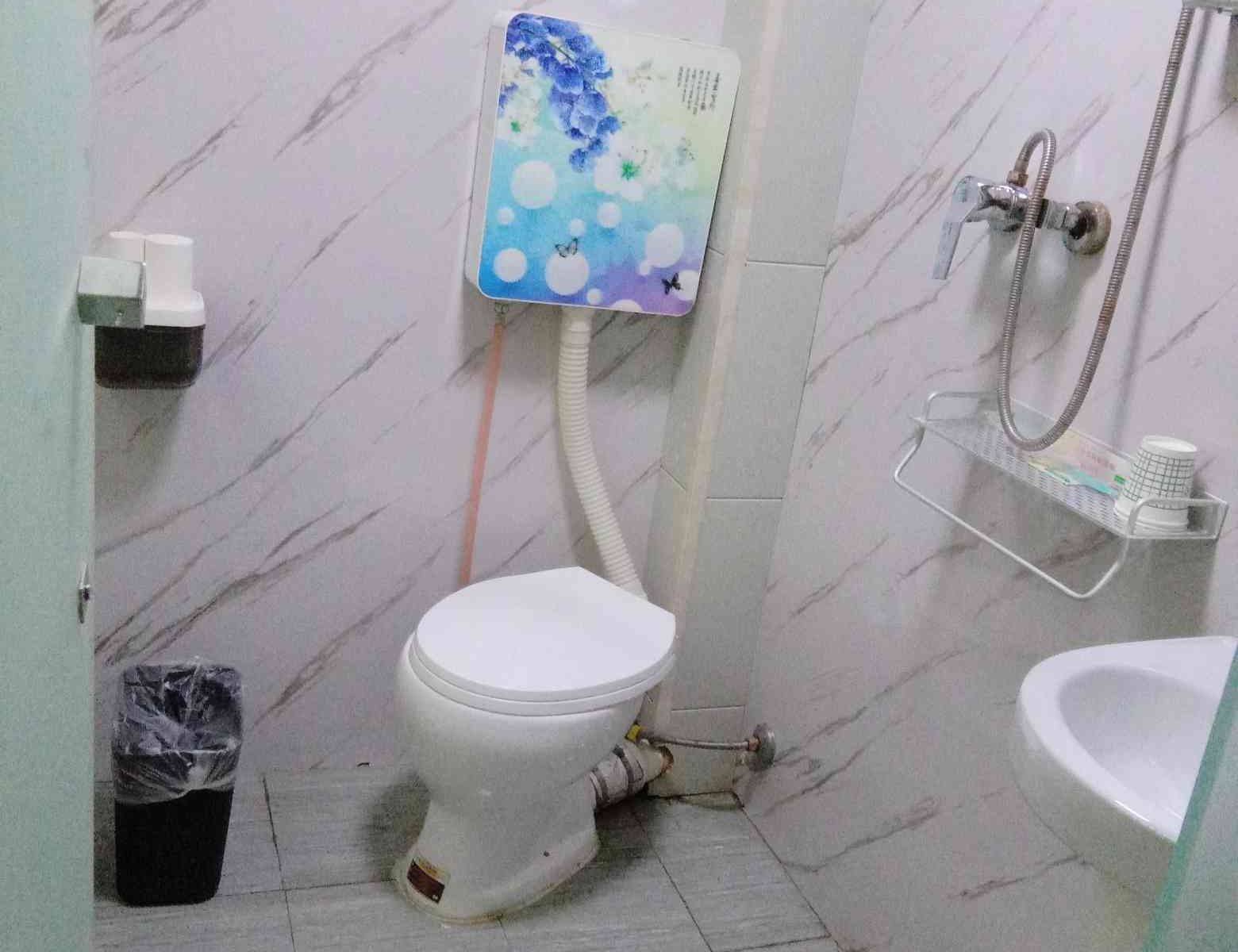 精品大床房(无窗)