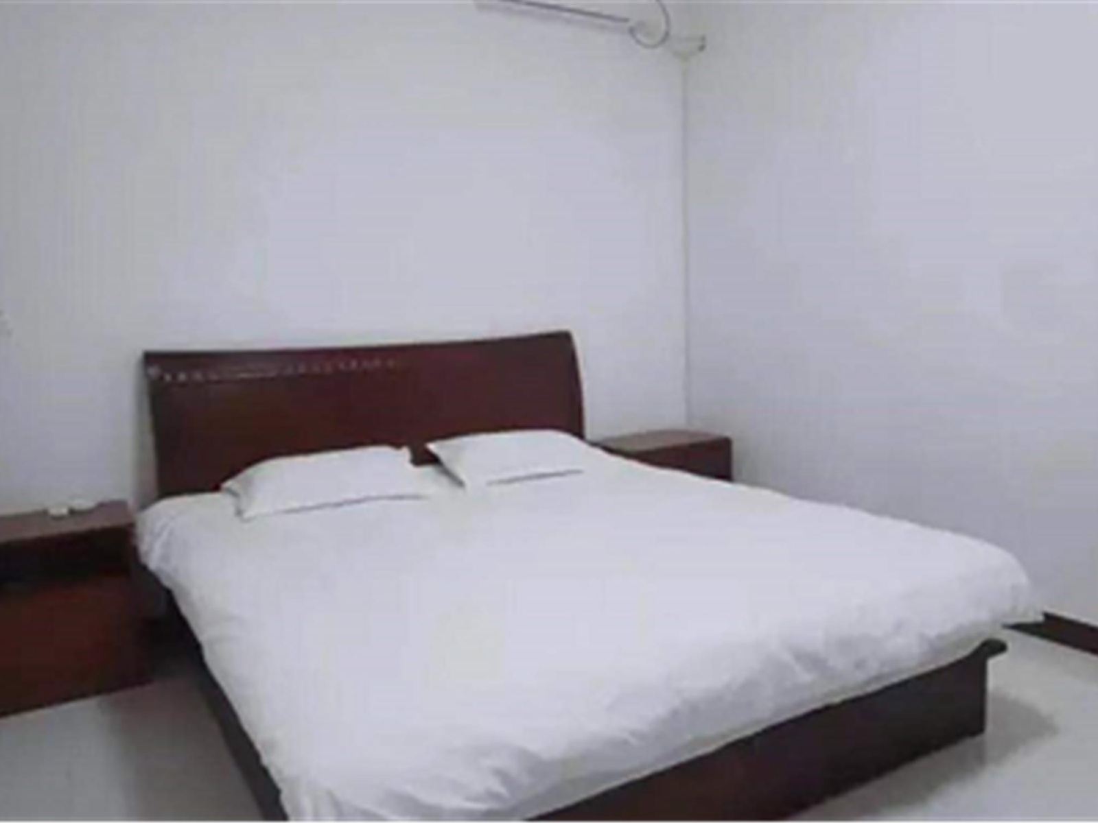 大床房(无窗)(公共卫浴)