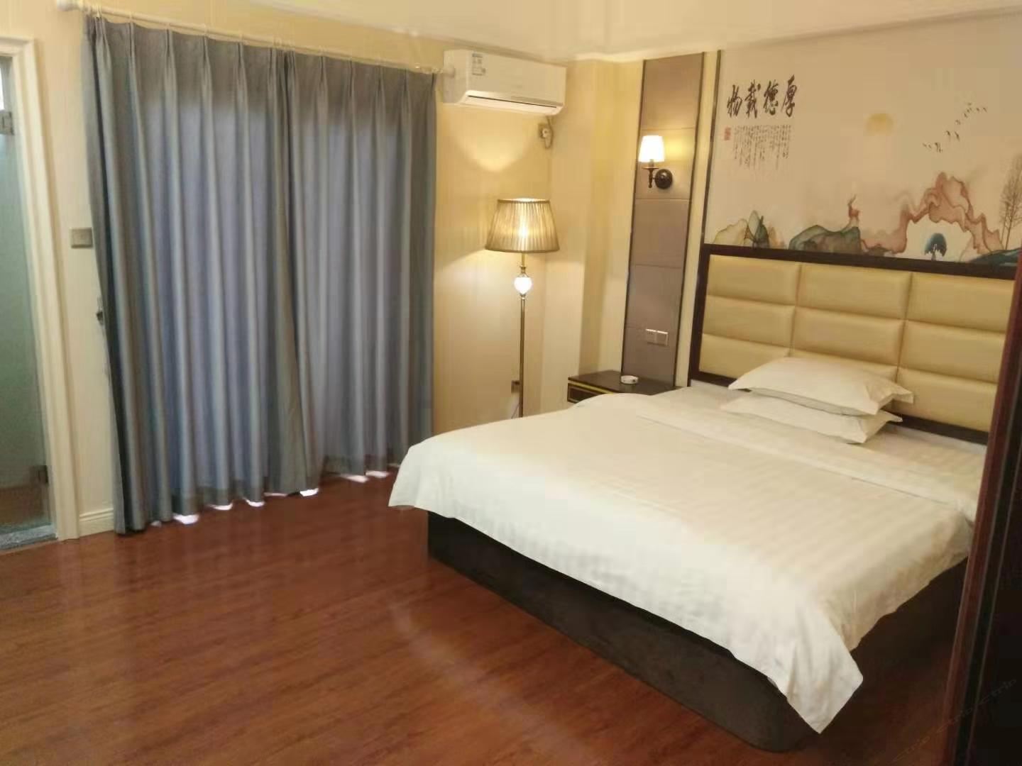 豪华大床房