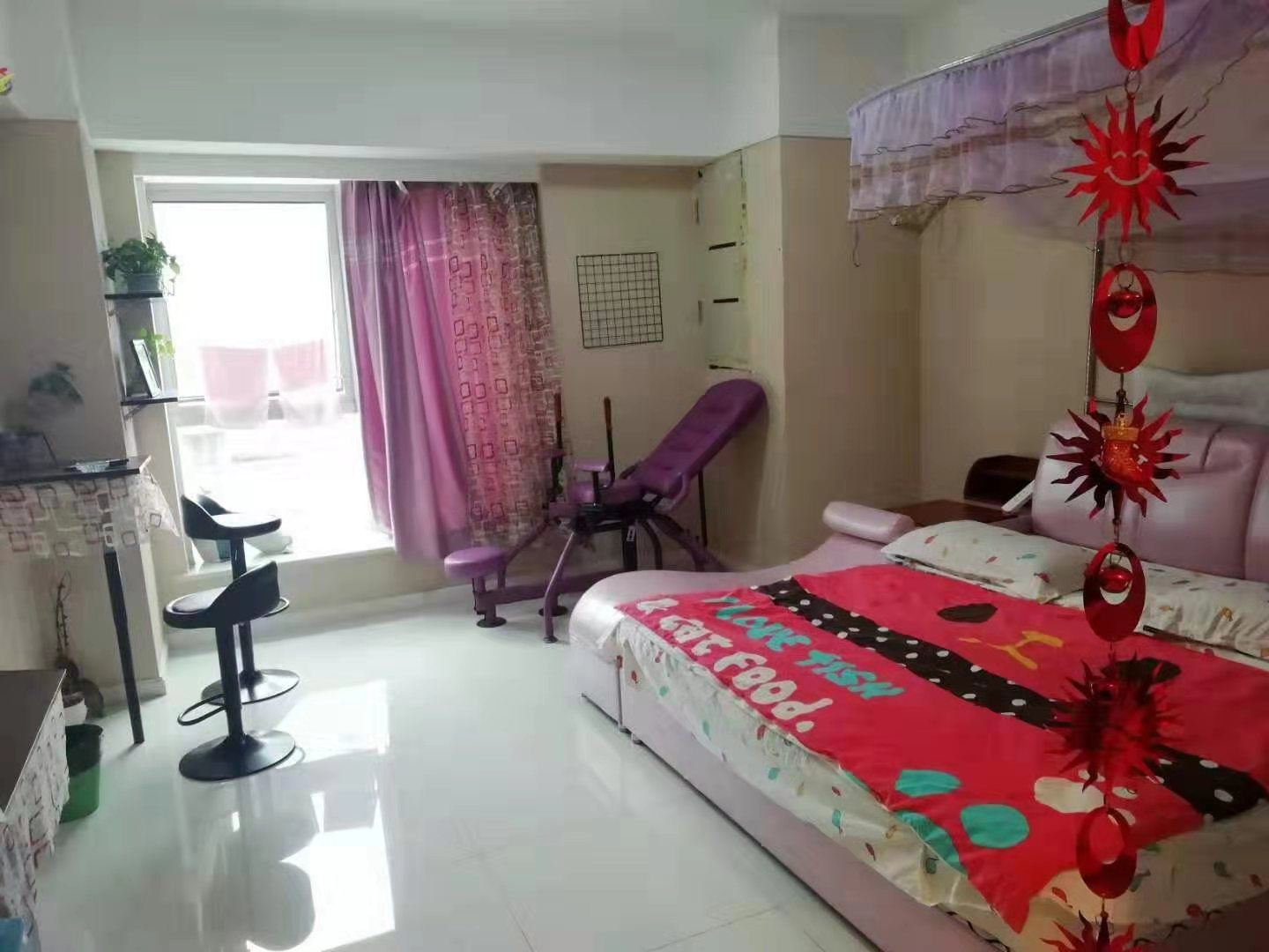 唯美情趣主题大床房