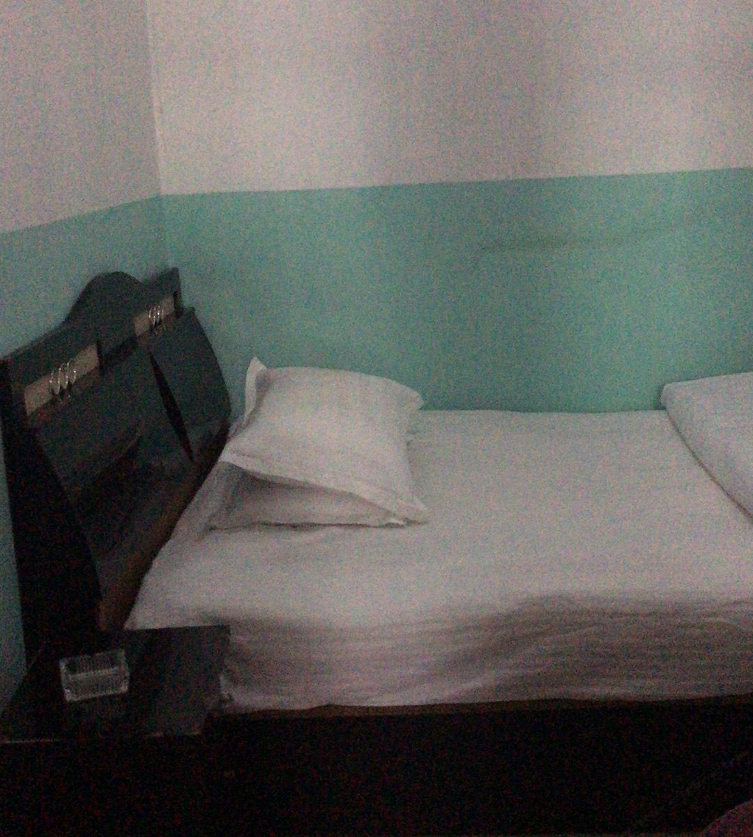 经济三人间