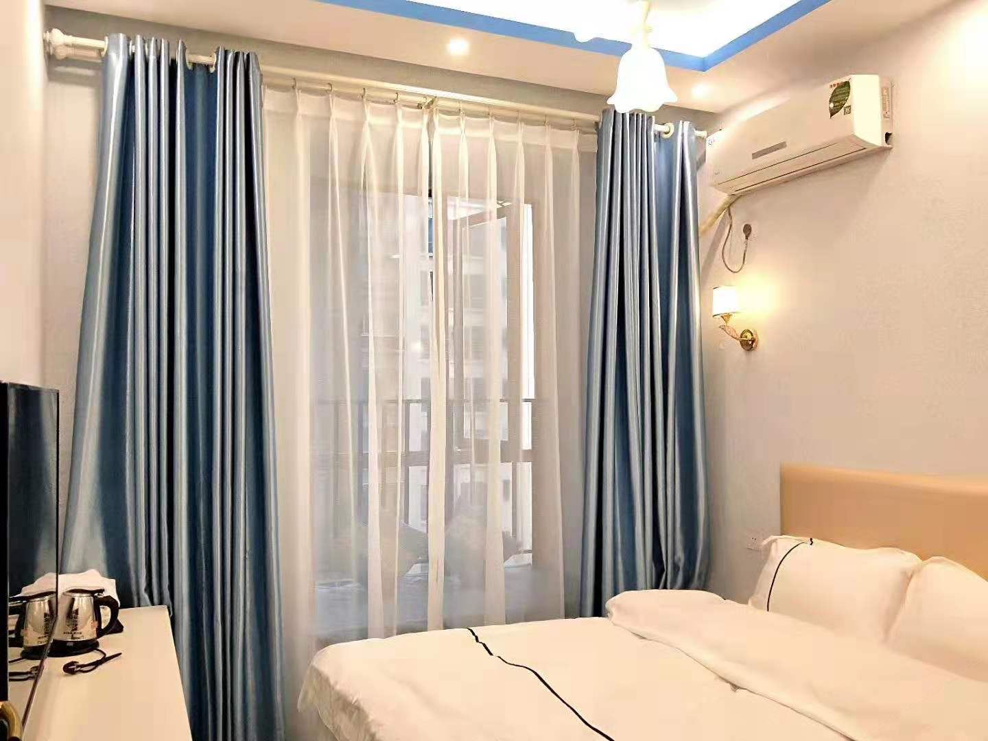 蓝色主题大床房